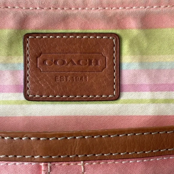 Coach Crossbody & Wristlet Just Needs Cleaning .No tears, holes - Picture 5 of 9